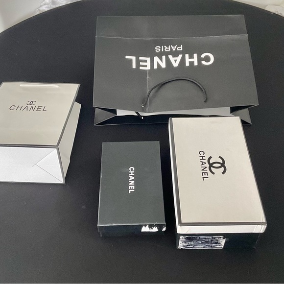 🔥2 CHANEL BOXES & 2 BAGS - Picture 3 of 5